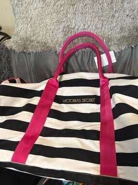Victoria’s Secret signature striped bag weekender her excellent condition